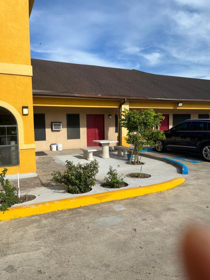 Los Fresnos Inn And Suites Exterior photo