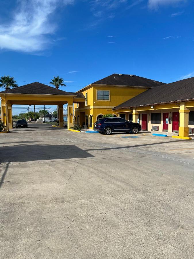 Los Fresnos Inn And Suites Exterior photo