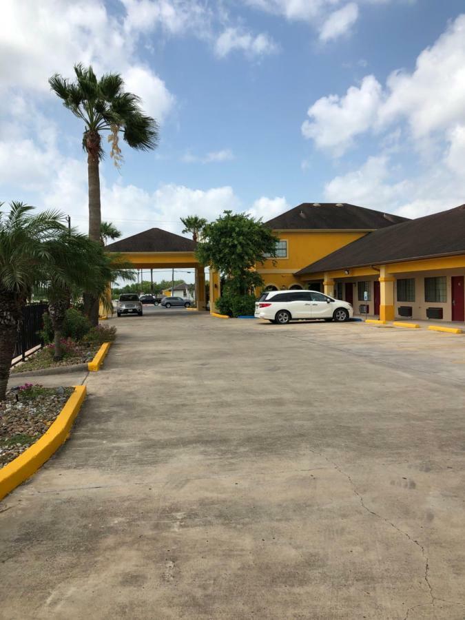 Los Fresnos Inn And Suites Exterior photo