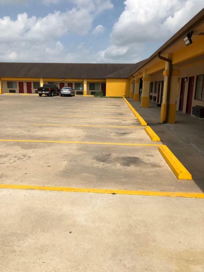 Los Fresnos Inn And Suites Exterior photo