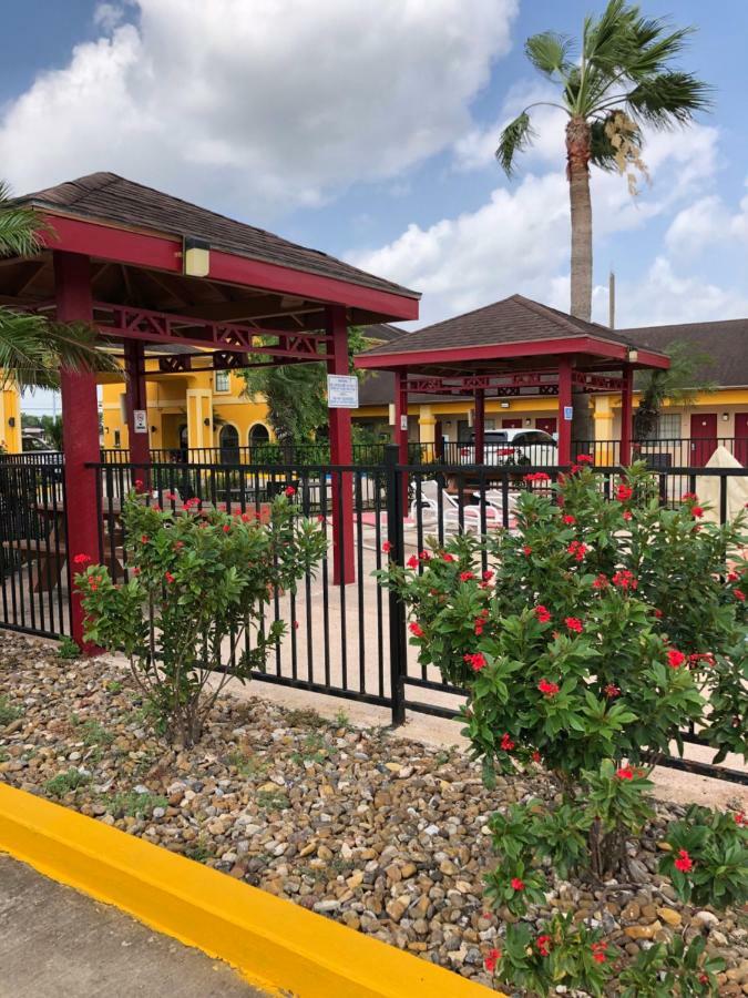 Los Fresnos Inn And Suites Exterior photo