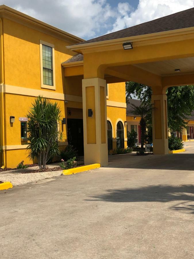 Los Fresnos Inn And Suites Exterior photo