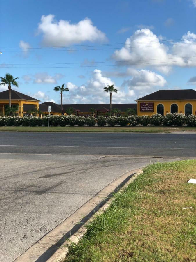 Los Fresnos Inn And Suites Exterior photo