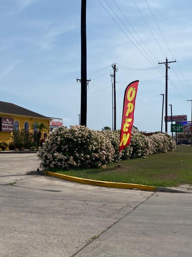 Los Fresnos Inn And Suites Exterior photo